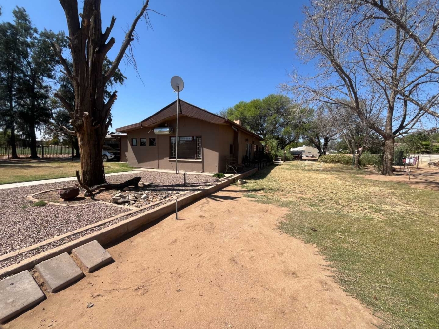 4 Bedroom Property for Sale in Olyfvenhoudtsdrift Northern Cape
